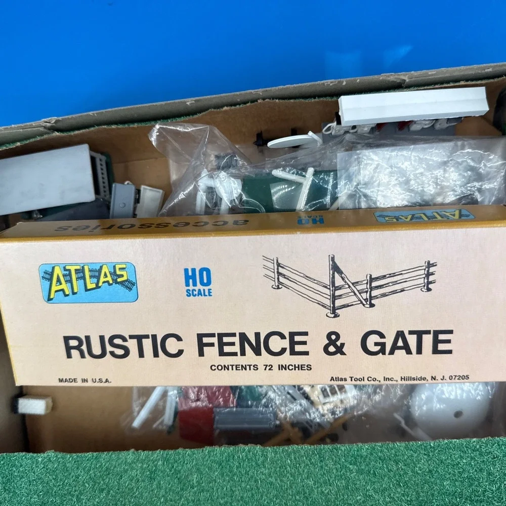 Vintage HO Scale Building Kits Lot Atlas Passenger Station POLA Sawmill As-Is